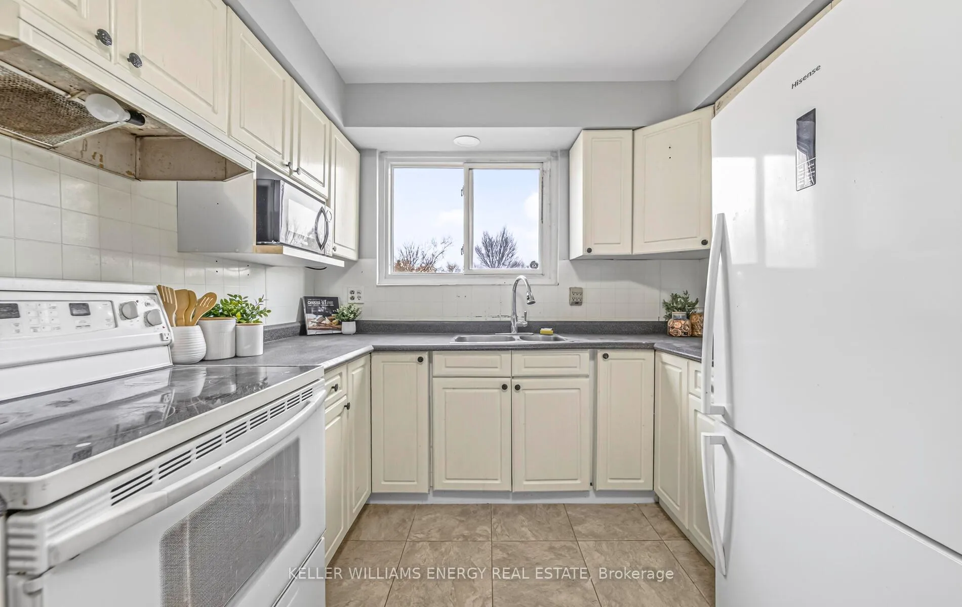 Photo 4 of Unit #14, 730 Cedar Street, Oshawa, Lakeview — HOMEH