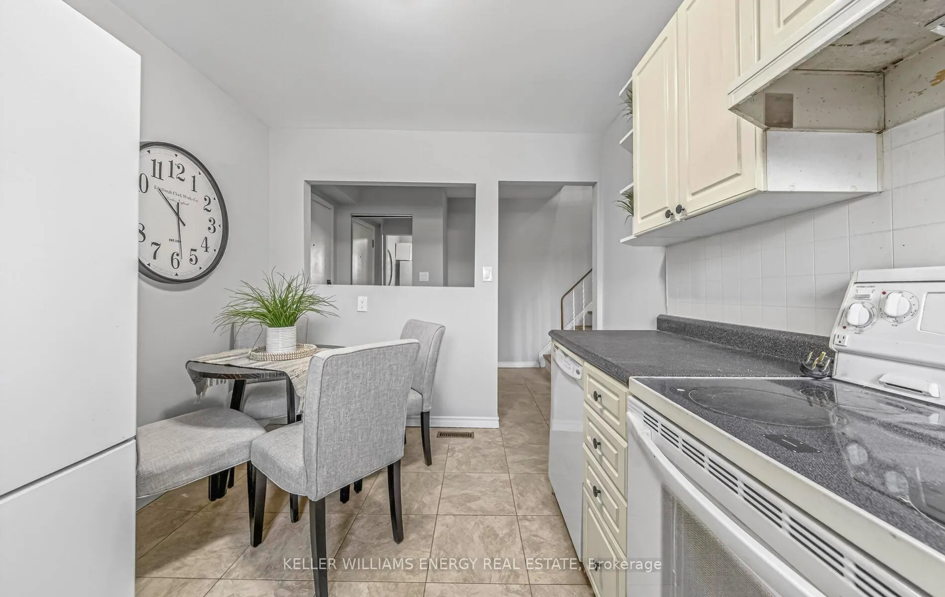 Photo 5 of Unit #14, 730 Cedar Street, Oshawa, Lakeview — HOMEH