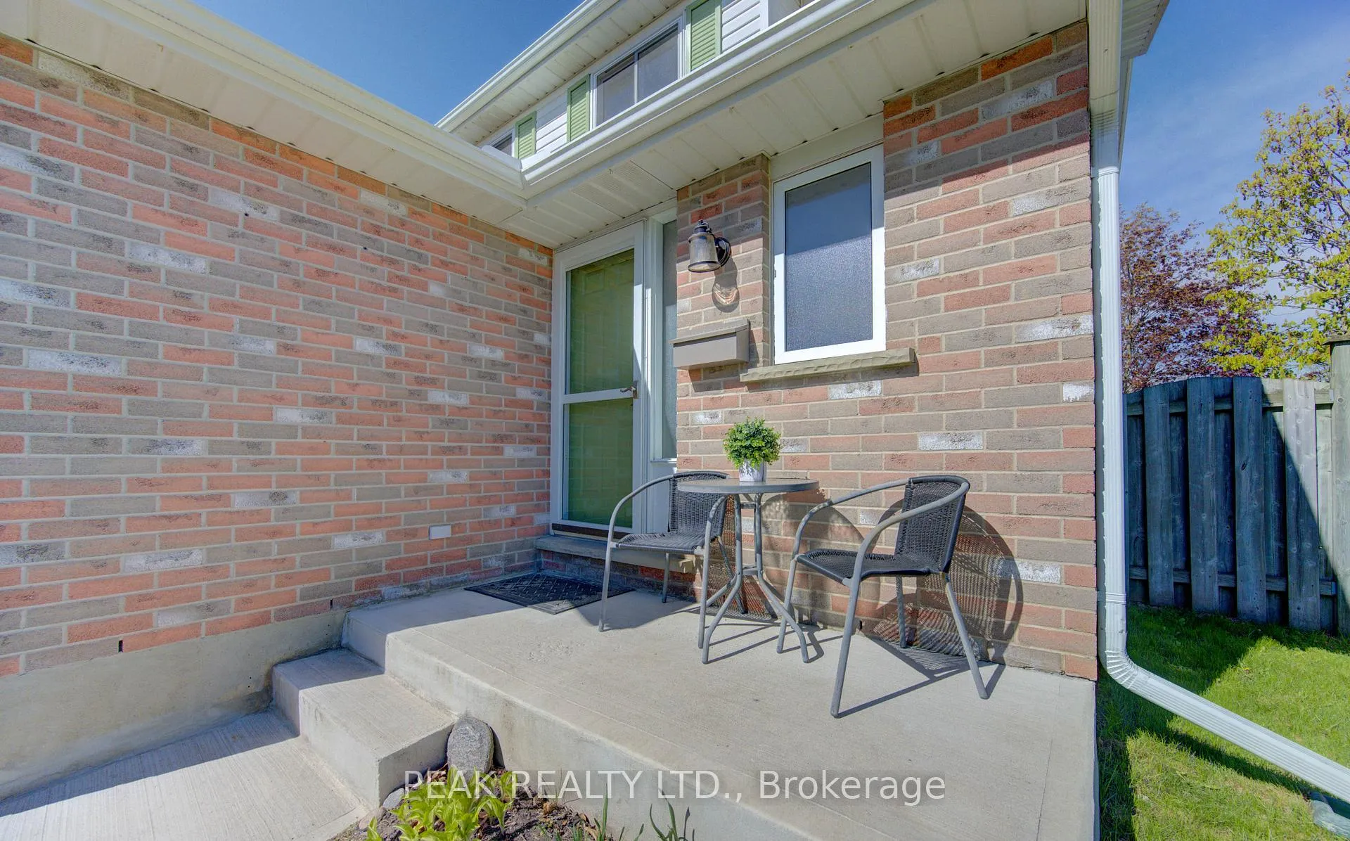 Photo 5 of 3 Marlis Crescent, Kitchener — HOMEH