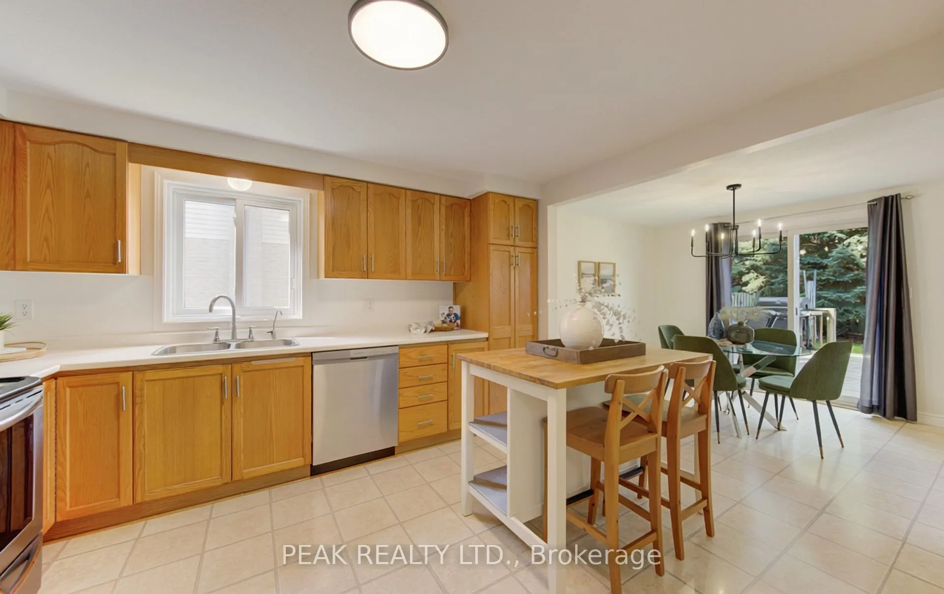 Photo 10 of 3 Marlis Crescent, Kitchener — HOMEH