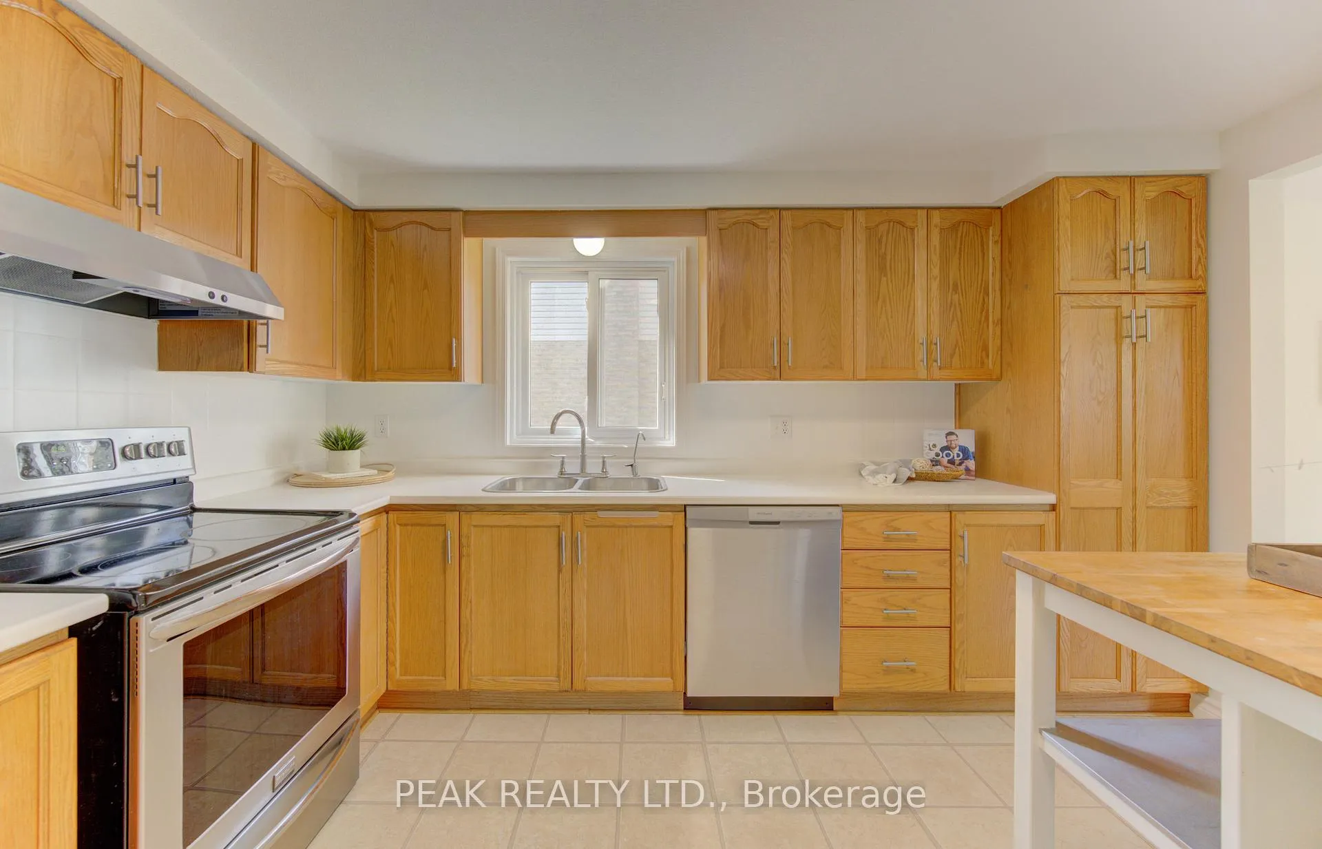 Photo 12 of 3 Marlis Crescent, Kitchener — HOMEH