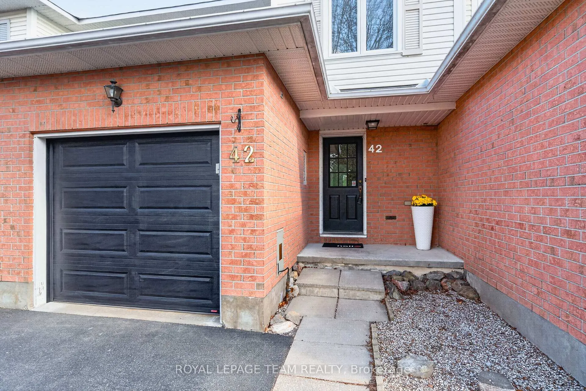 Photo 5 of 42 Baton Court, Ottawa, Kanata - Katimavik — HOMEH