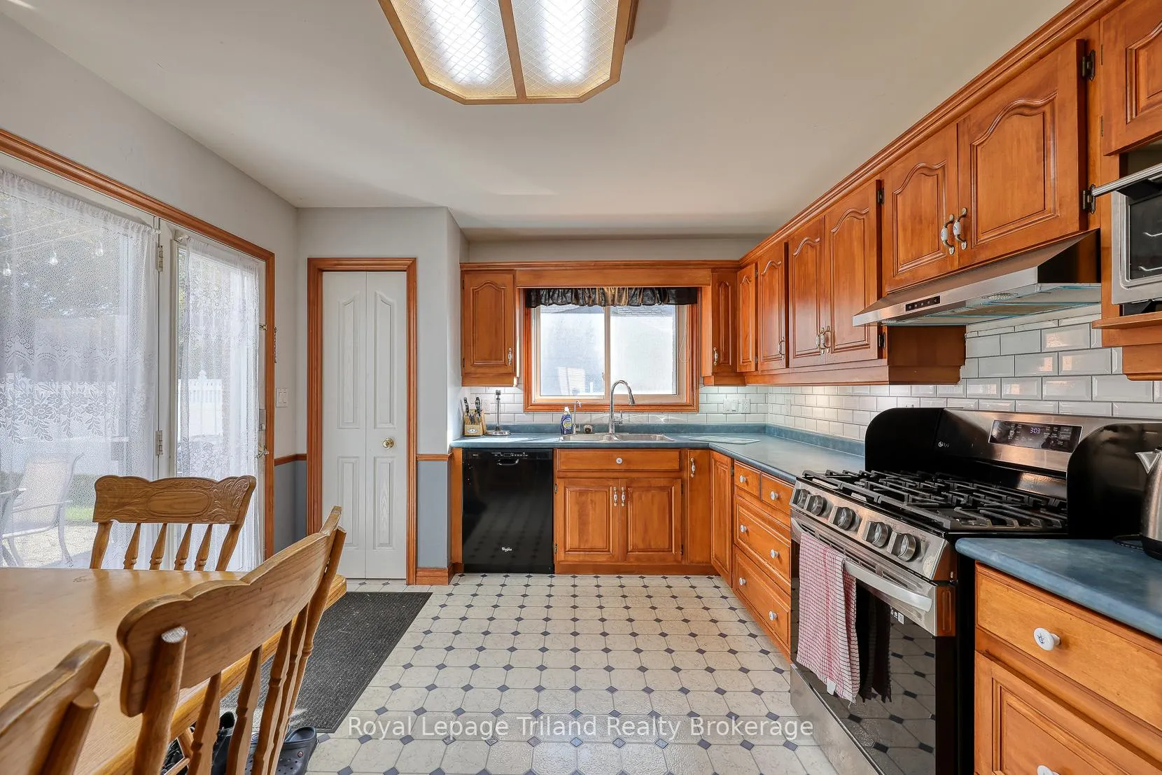 Photo 15 of 89 Markham Street, St. Marys — HOMEH
