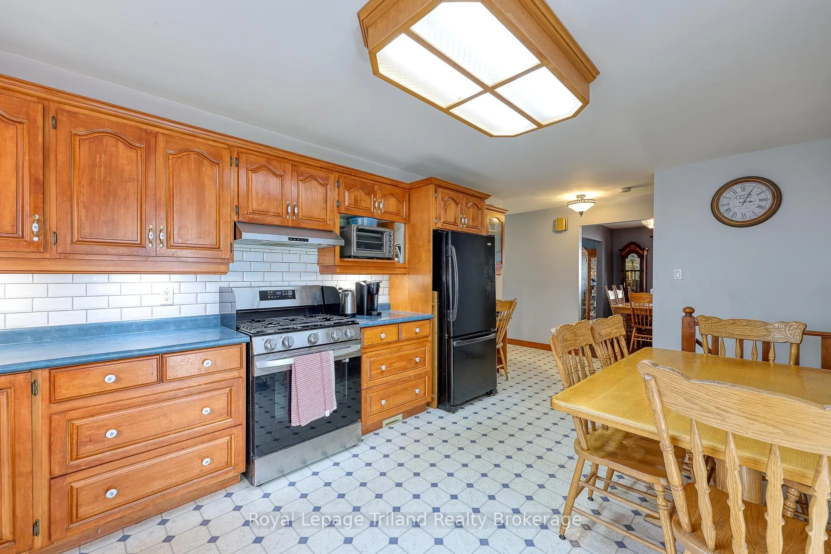 Photo 16 of 89 Markham Street, St. Marys — HOMEH