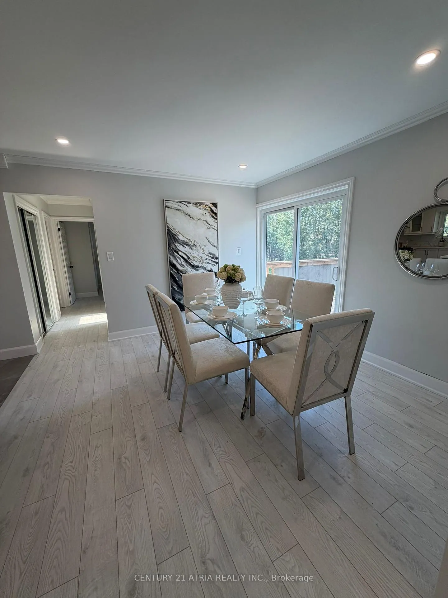 Photo 9 of 27 Waterbend Drive, Georgina, Keswick South — HOMEH