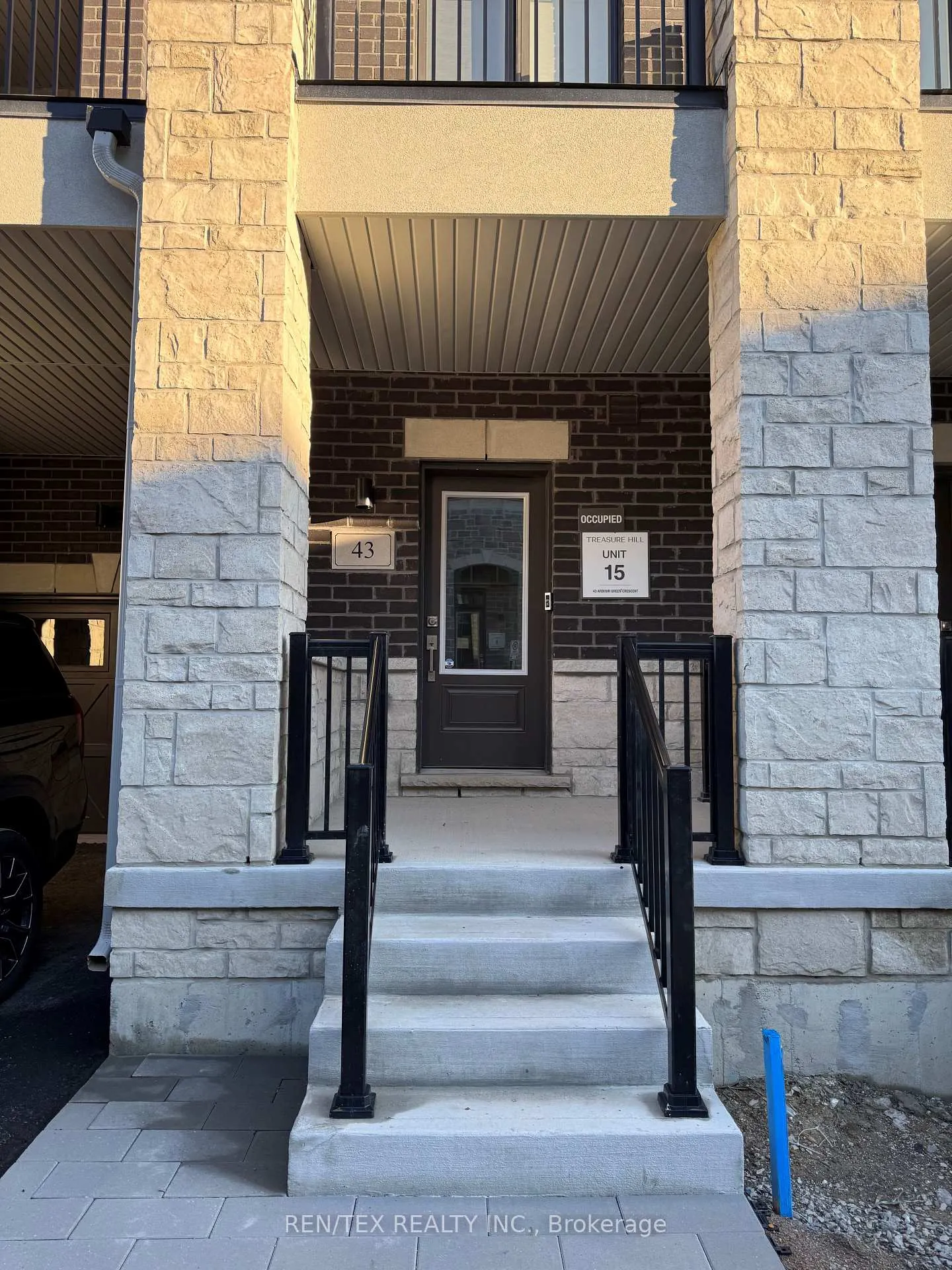 Photo 2 of 43 Arbour Green Crescent, Vaughan, Kleinburg — HOMEH