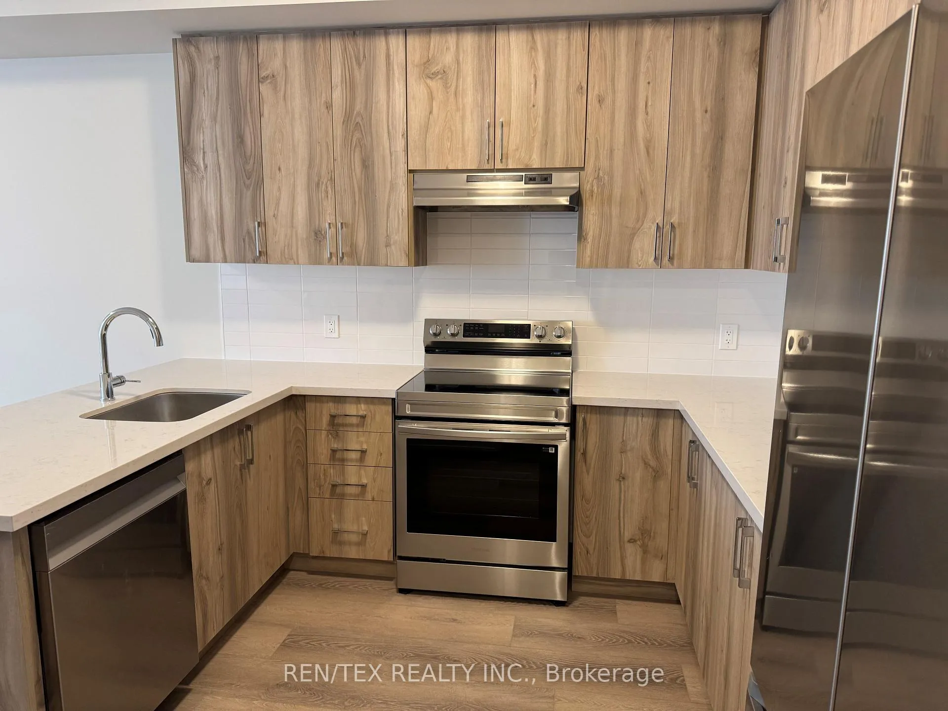 Photo 4 of 43 Arbour Green Crescent, Vaughan, Kleinburg — HOMEH