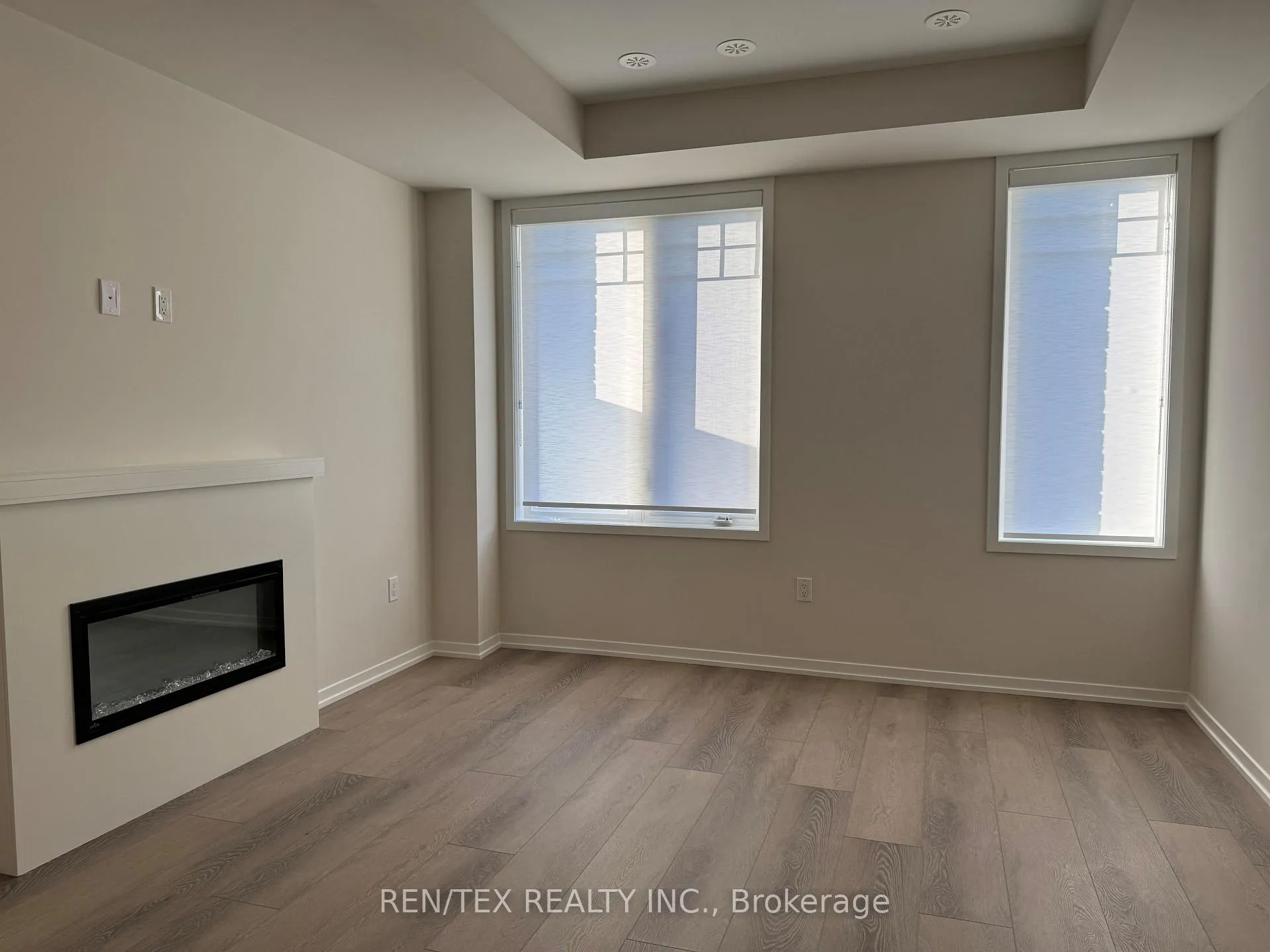 Photo 5 of 43 Arbour Green Crescent, Vaughan, Kleinburg — HOMEH