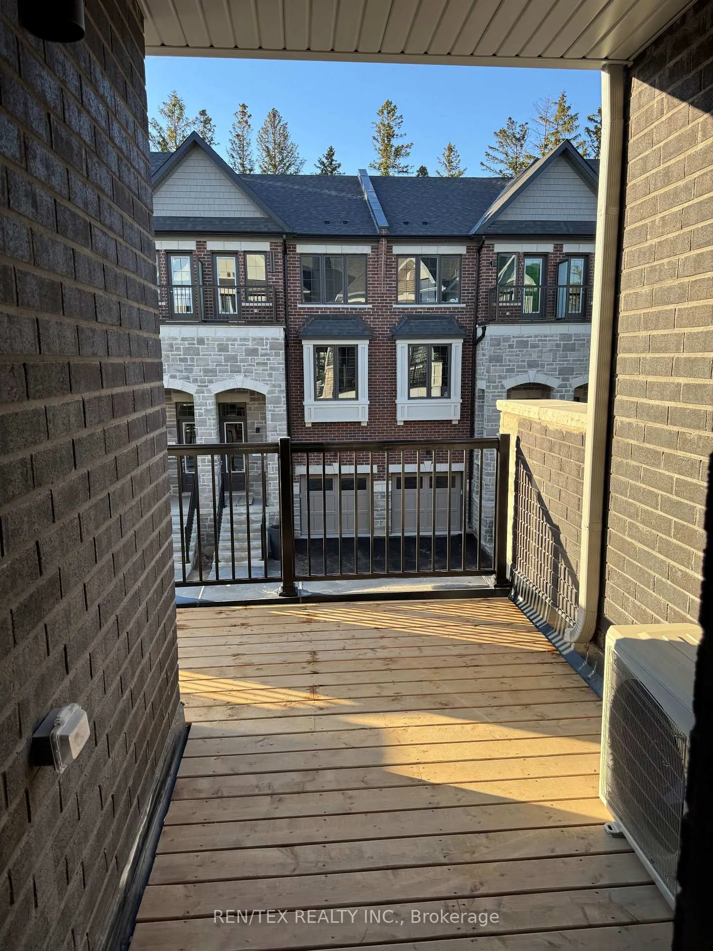 Photo 6 of 43 Arbour Green Crescent, Vaughan, Kleinburg — HOMEH