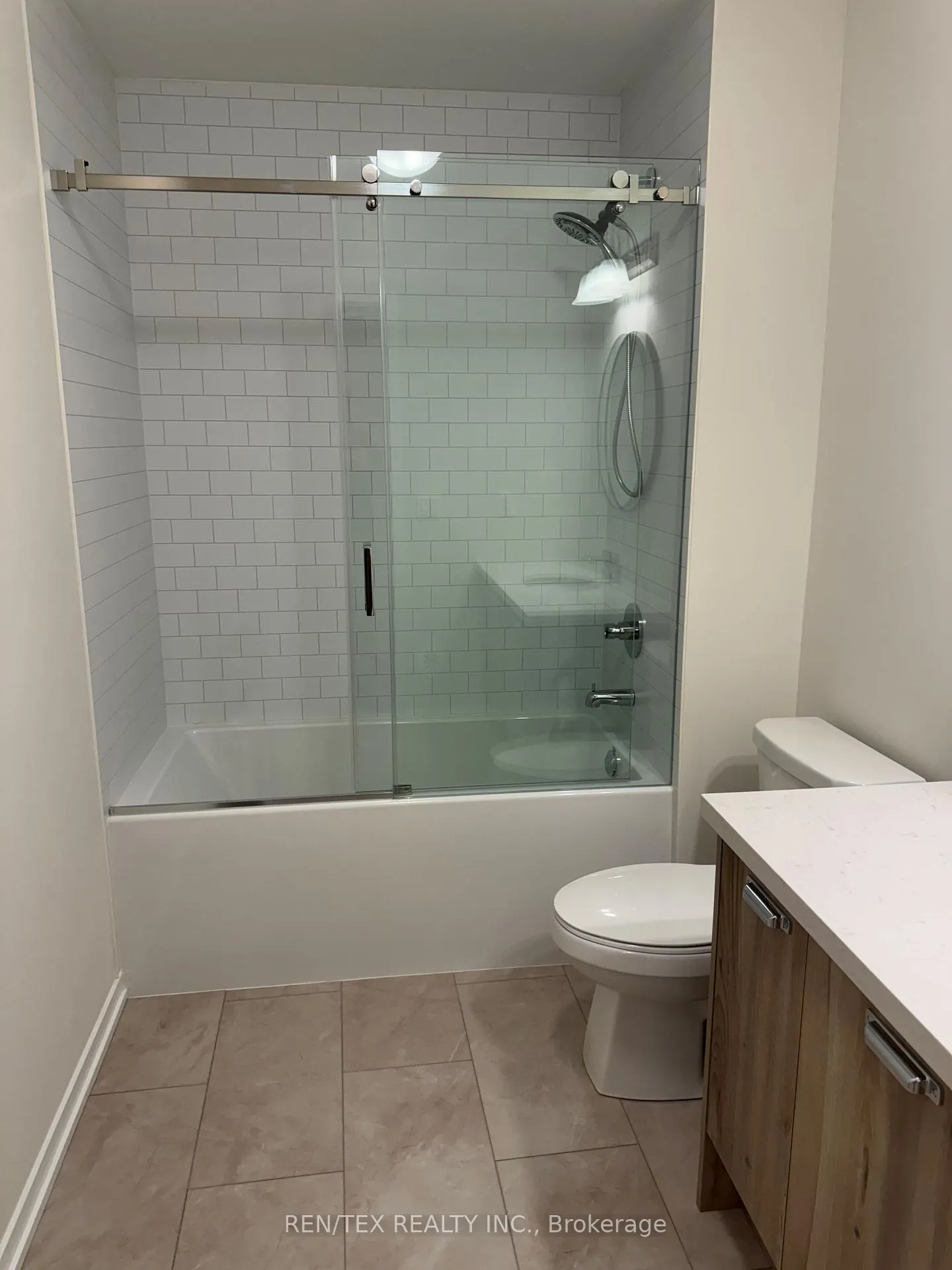 Photo 10 of 43 Arbour Green Crescent, Vaughan, Kleinburg — HOMEH