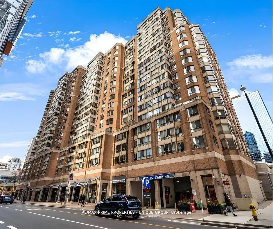 Front of Unit 1701, 44 Gerrard Street W