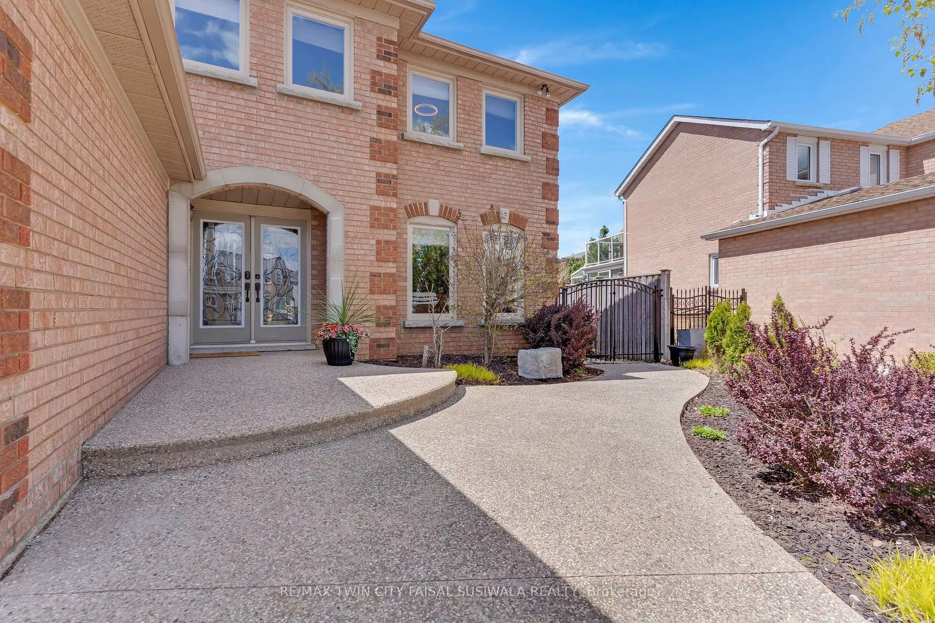 Photo 2 of 667 Burnett Avenue, Cambridge — HOMEH