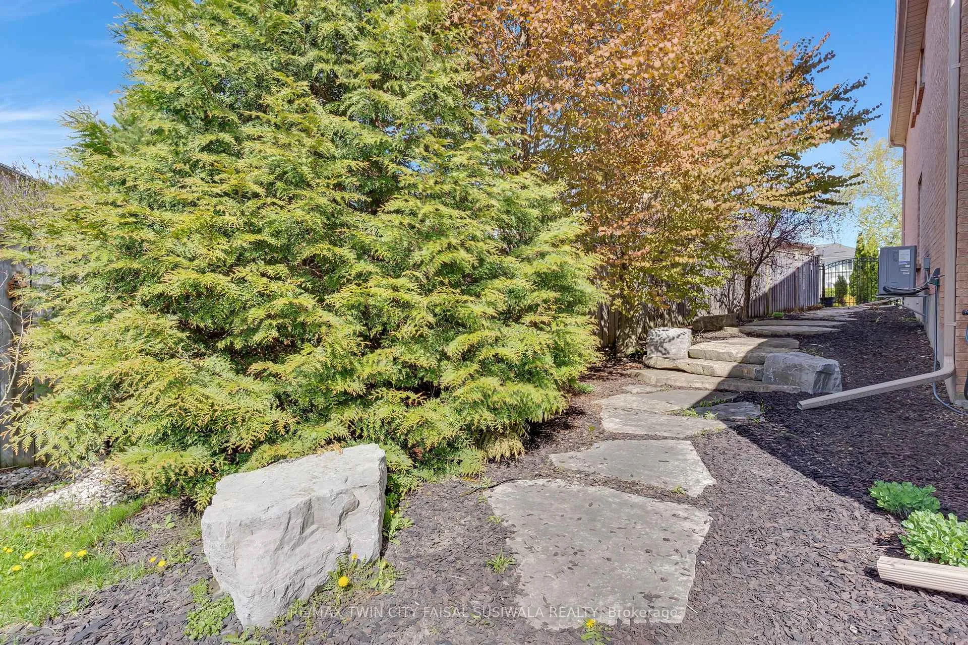 Photo 13 of 667 Burnett Avenue, Cambridge — HOMEH