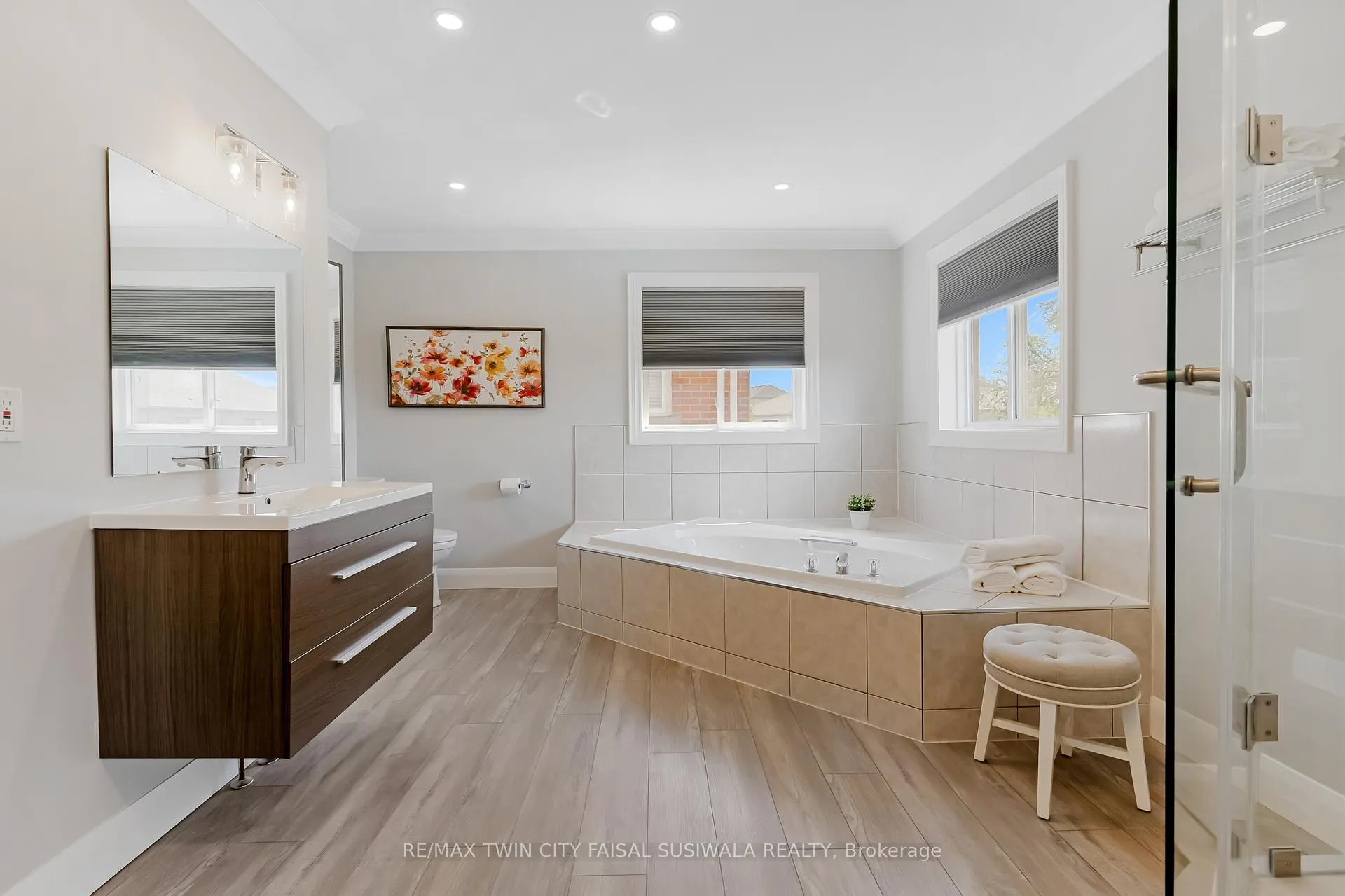 Photo 36 of 667 Burnett Avenue, Cambridge — HOMEH