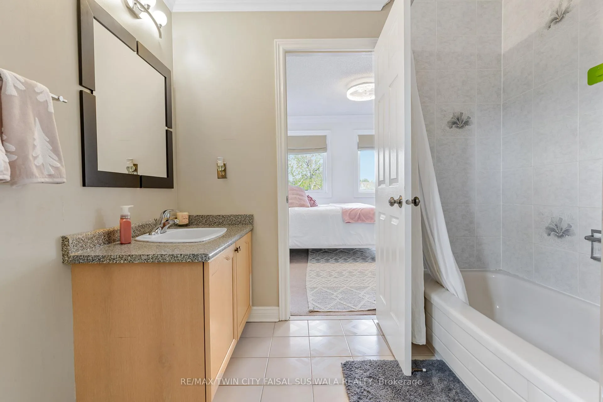 Photo 40 of 667 Burnett Avenue, Cambridge — HOMEH