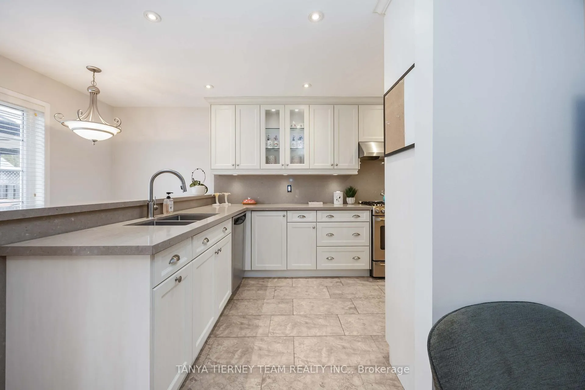 Photo 10 of 1130 Oakhill Avenue, Oshawa, Taunton — HOMEH