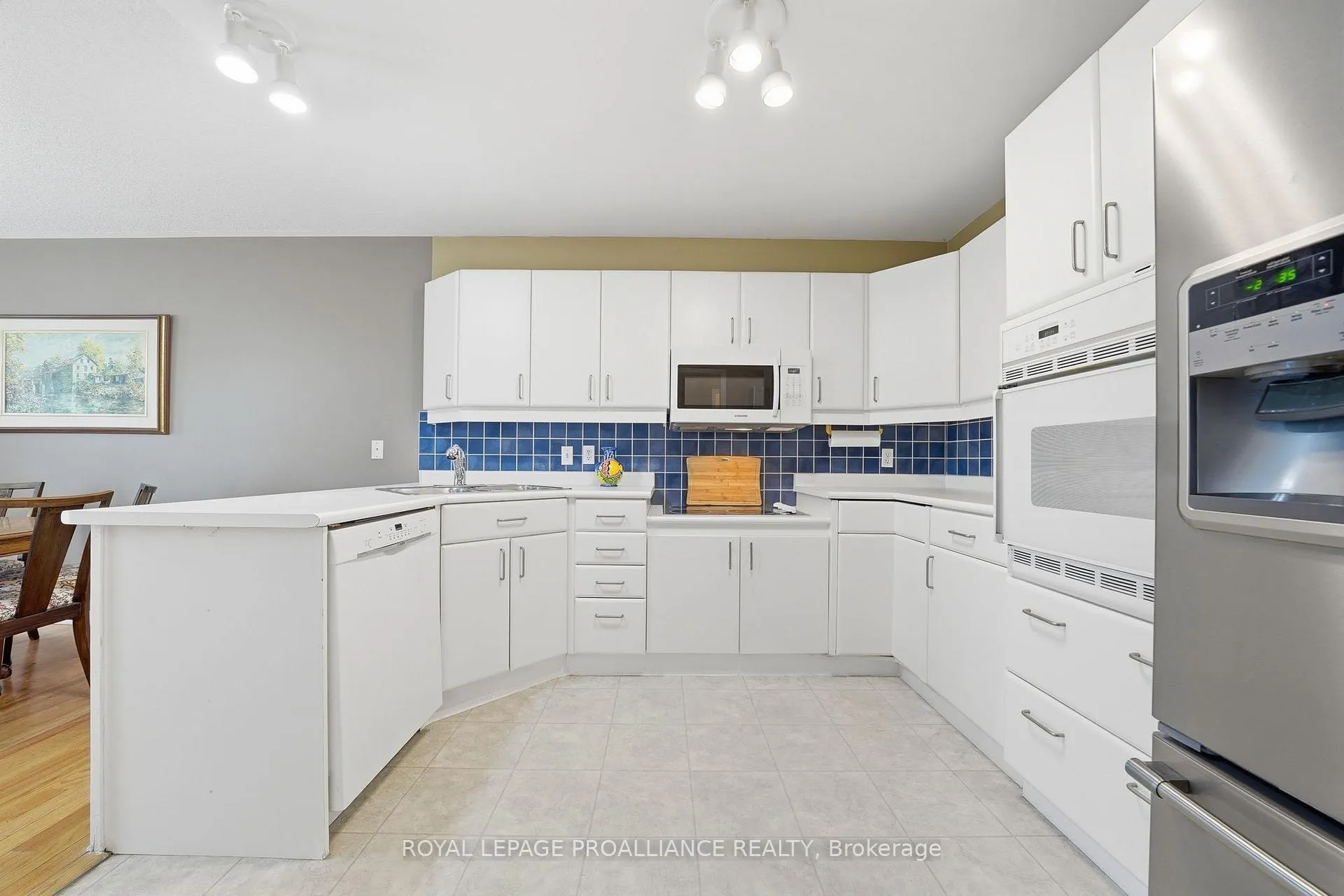 Photo 5 of 20 Pinegrove Court, Belleville, Belleville Ward — HOMEH