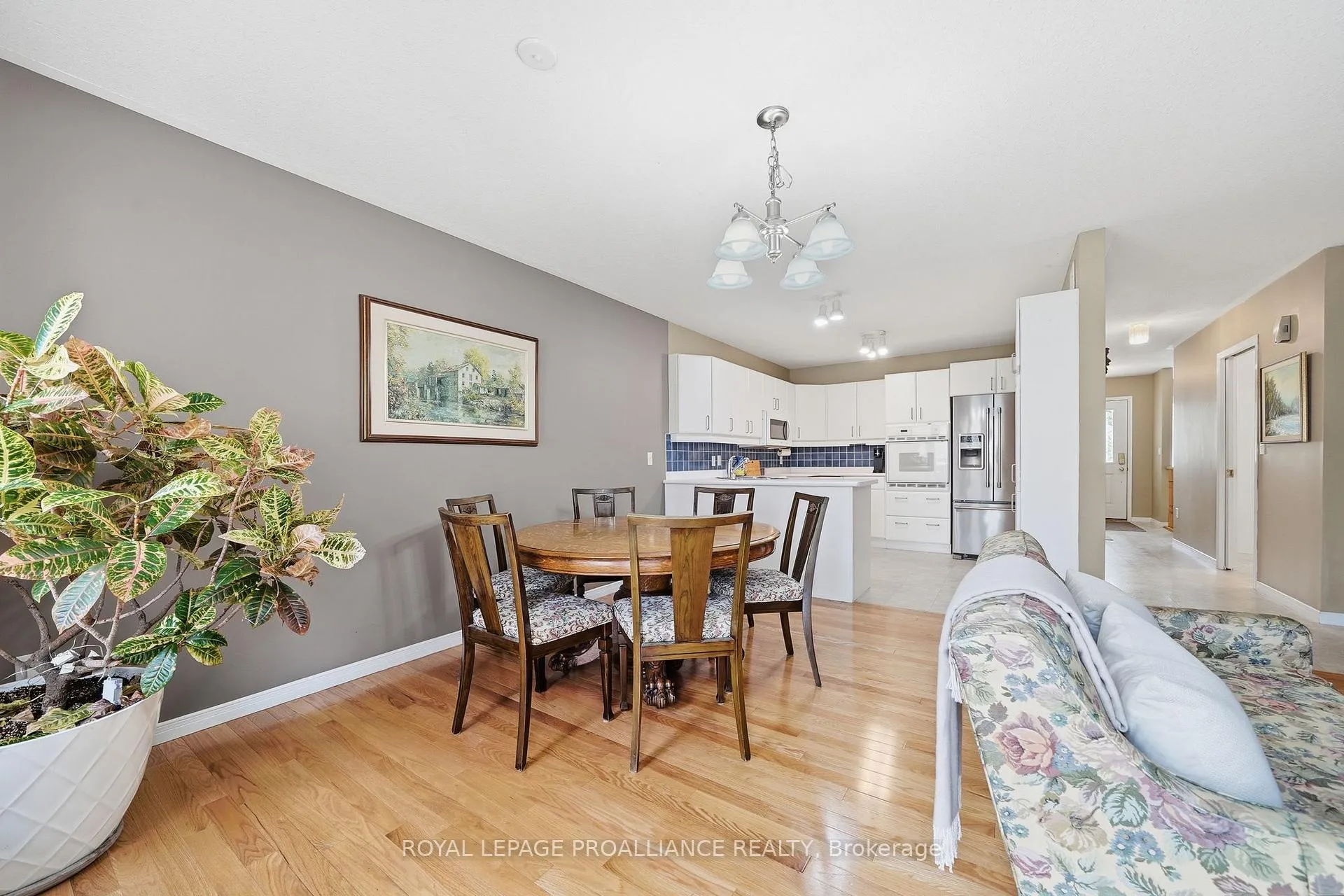 Photo 8 of 20 Pinegrove Court, Belleville, Belleville Ward — HOMEH