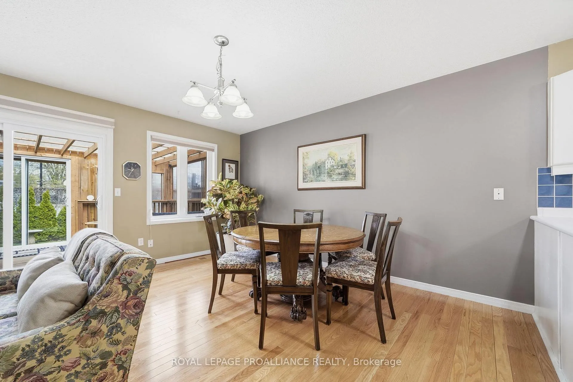 Photo 9 of 20 Pinegrove Court, Belleville, Belleville Ward — HOMEH