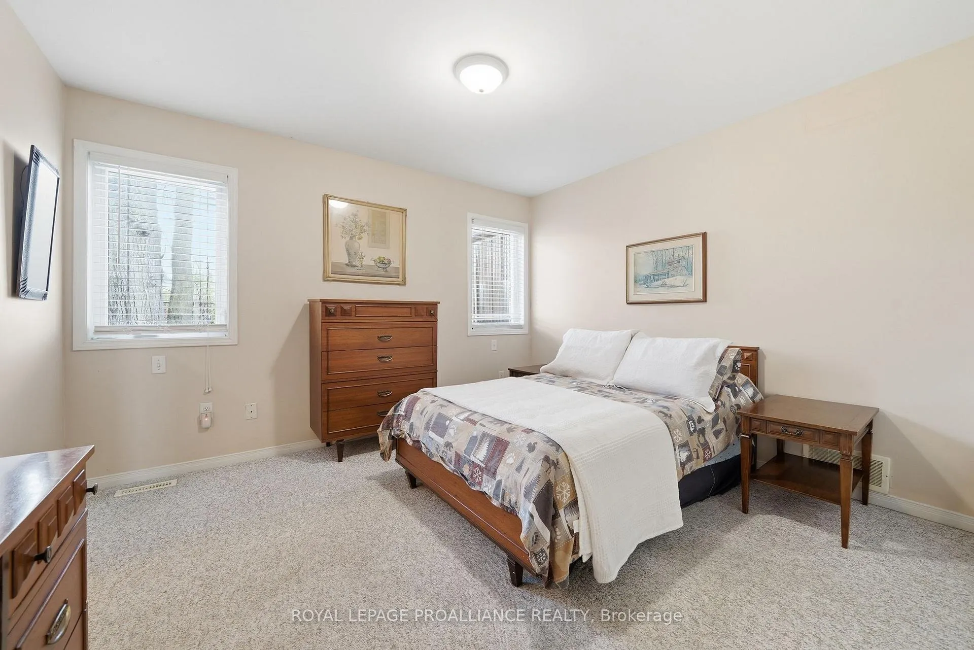 Photo 13 of 20 Pinegrove Court, Belleville, Belleville Ward — HOMEH