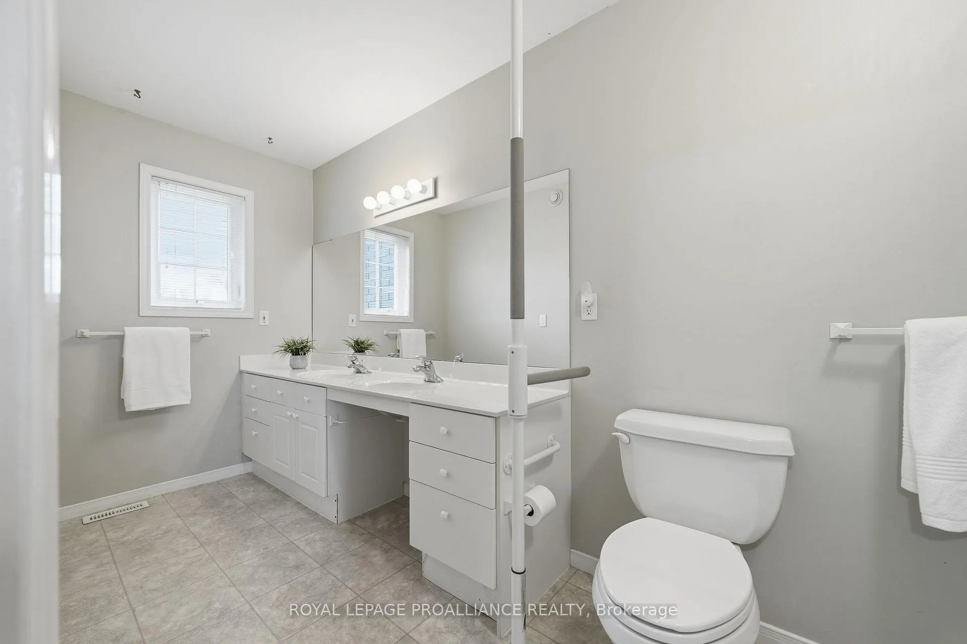 Photo 18 of 20 Pinegrove Court, Belleville, Belleville Ward — HOMEH
