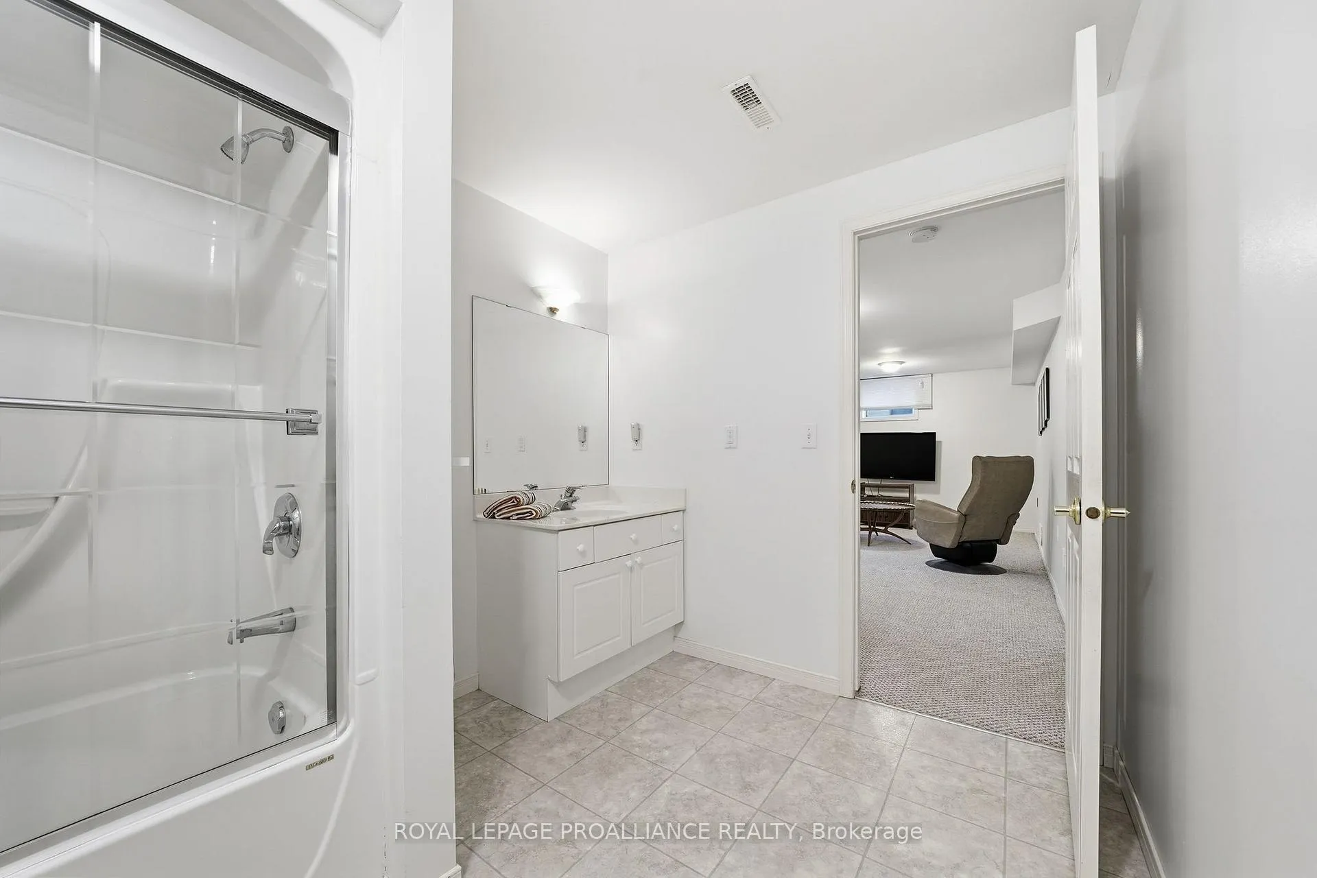 Photo 27 of 20 Pinegrove Court, Belleville, Belleville Ward — HOMEH