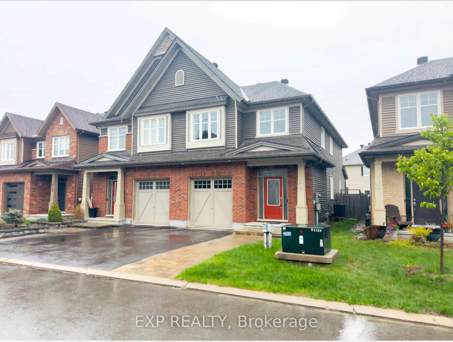 Front of 635 Moorpark Avenue