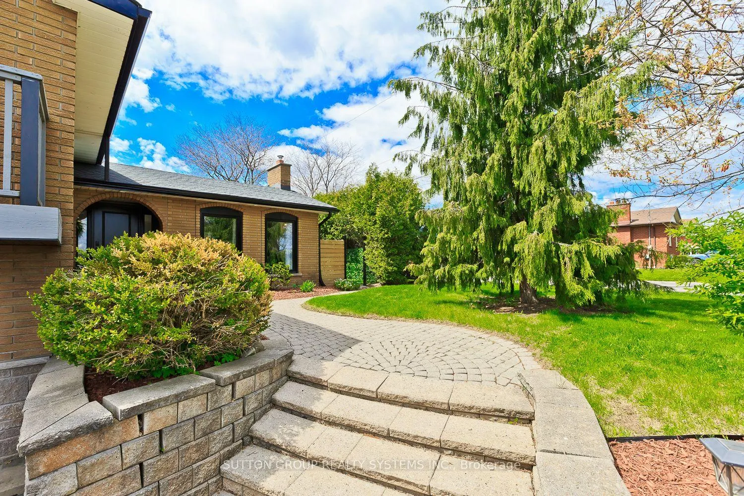 Photo 2 of 653 Winston Road, Grimsby, Grimsby Beach — HOMEH