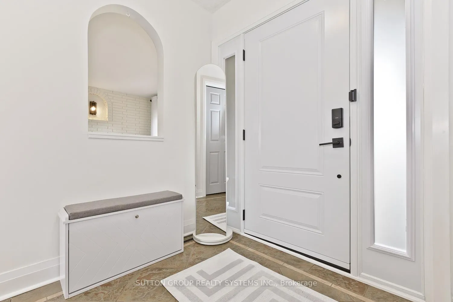 Photo 4 of 653 Winston Road, Grimsby, Grimsby Beach — HOMEH