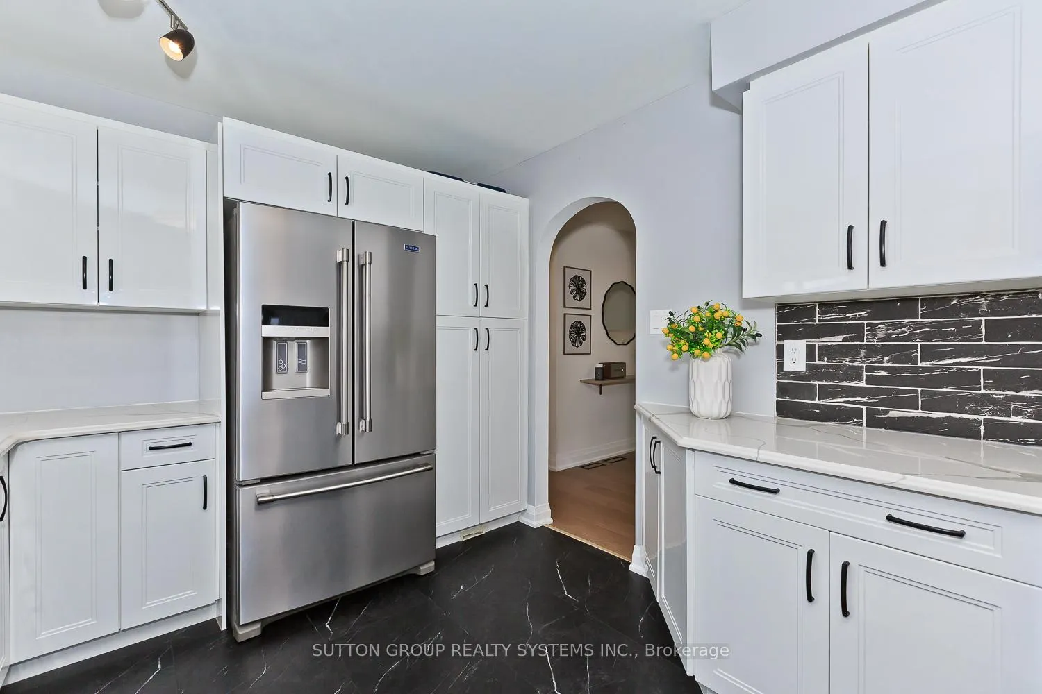 Photo 16 of 653 Winston Road, Grimsby, Grimsby Beach — HOMEH