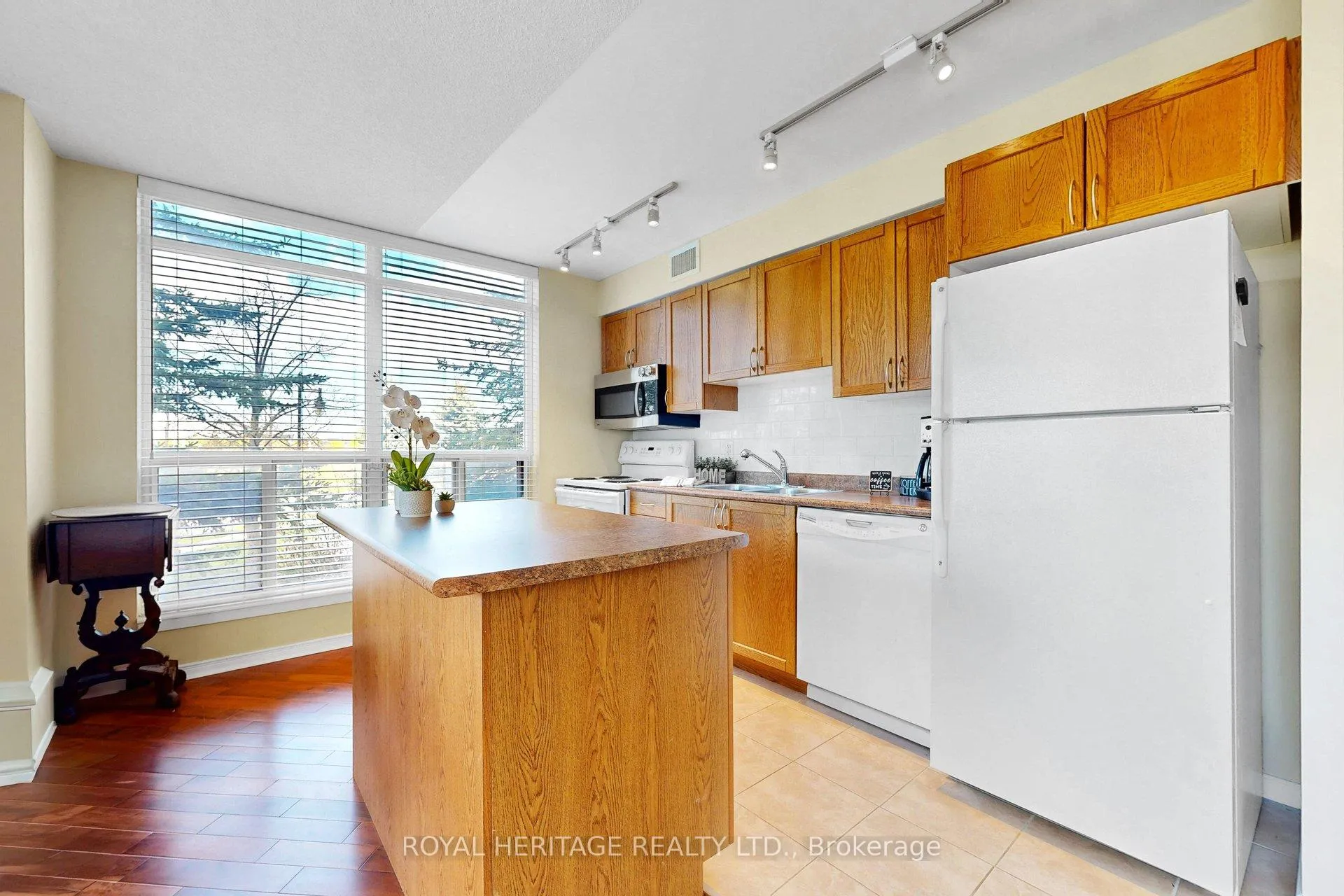 Photo 11 of Unit 112, 340 Watson Street W, Whitby, Port Whitby — HOMEH