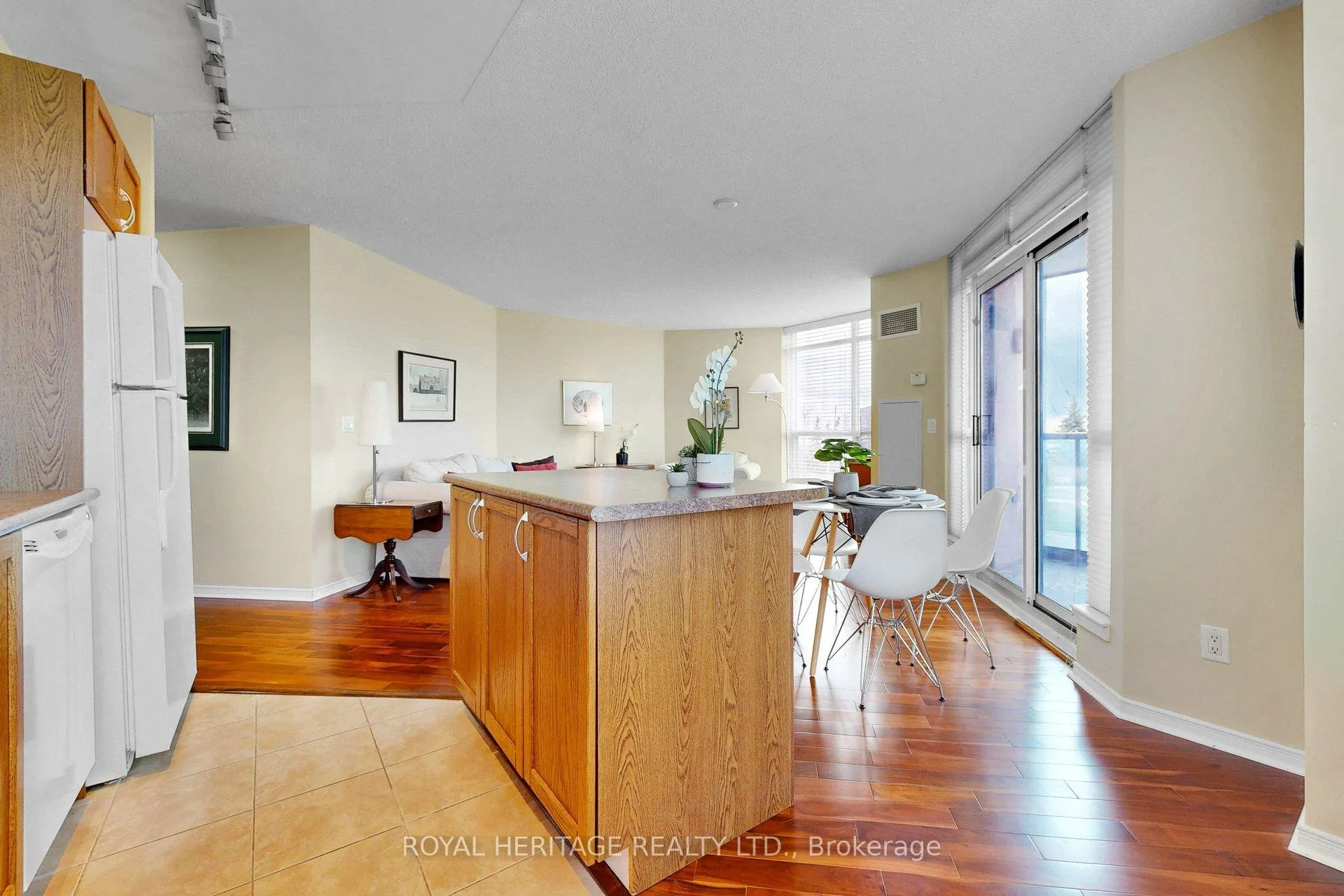 Photo 14 of Unit 112, 340 Watson Street W, Whitby, Port Whitby — HOMEH