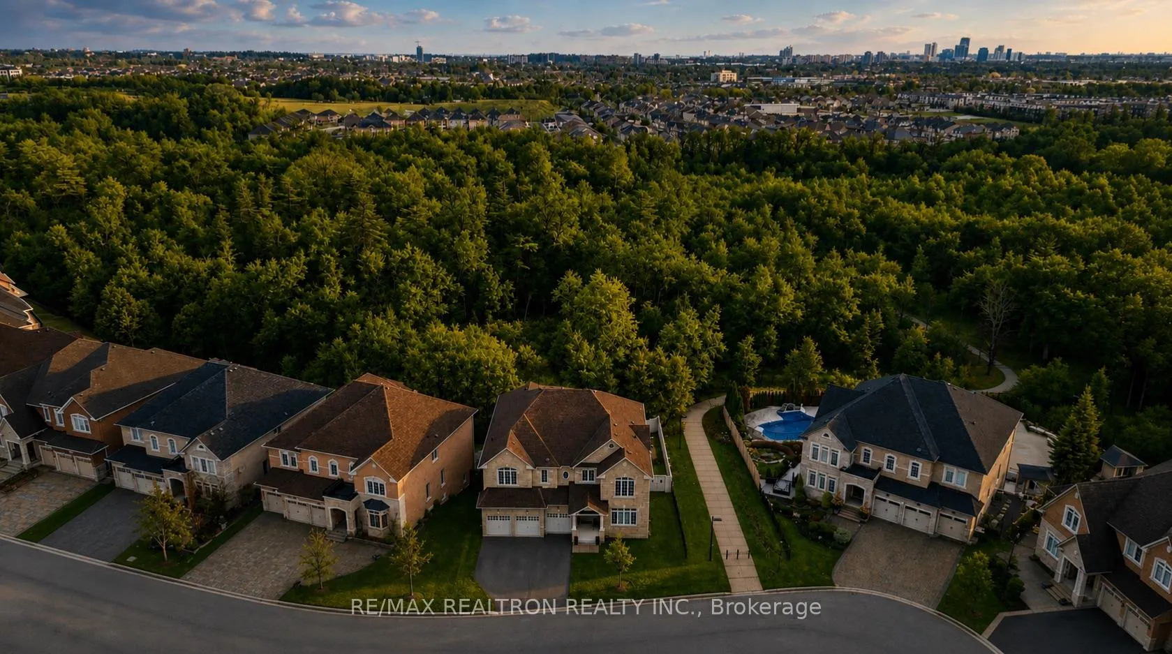 Photo 2 of 228 Upper Post Road, Vaughan, Patterson — HOMEH