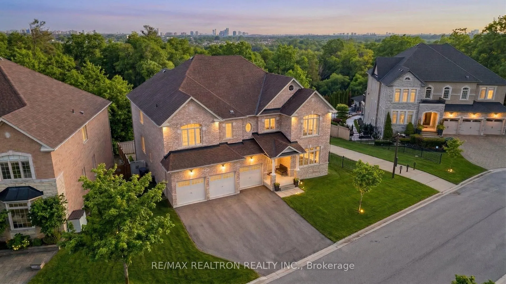 Photo 6 of 228 Upper Post Road, Vaughan, Patterson — HOMEH