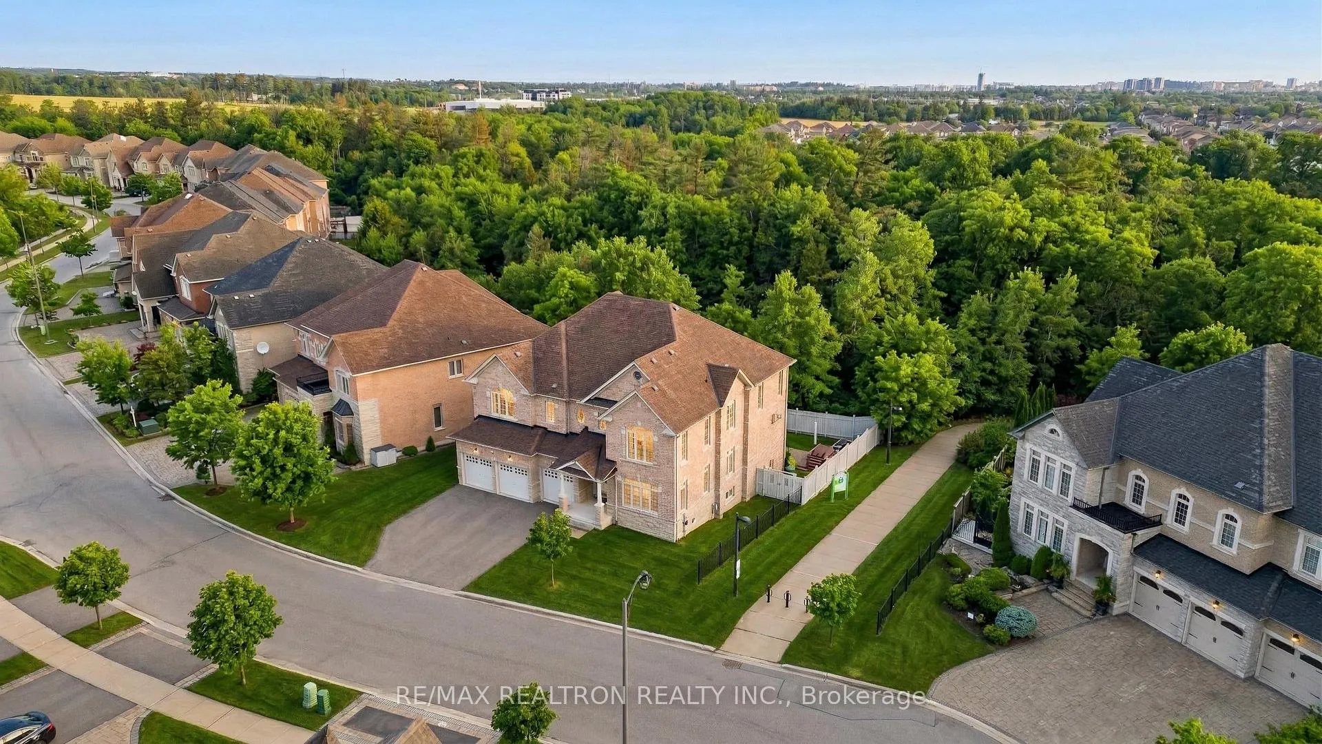 Photo 7 of 228 Upper Post Road, Vaughan, Patterson — HOMEH