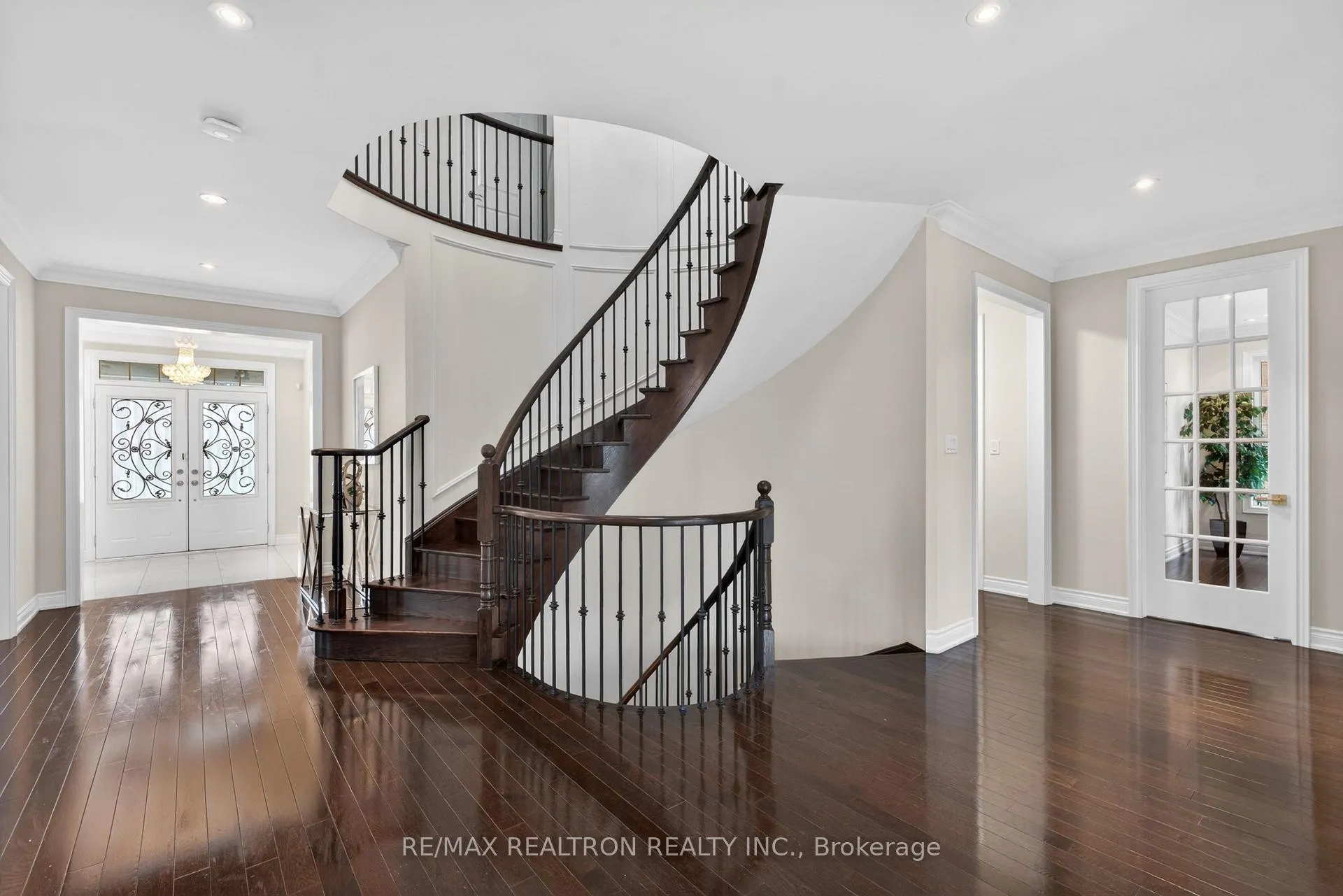 Photo 9 of 228 Upper Post Road, Vaughan, Patterson — HOMEH