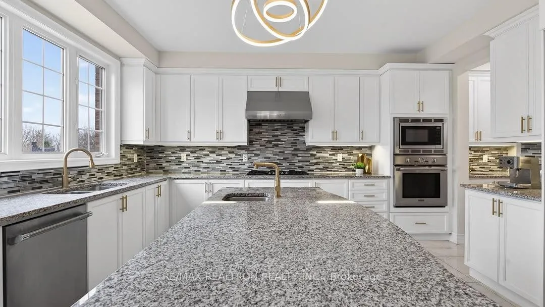 Photo 22 of 228 Upper Post Road, Vaughan, Patterson — HOMEH