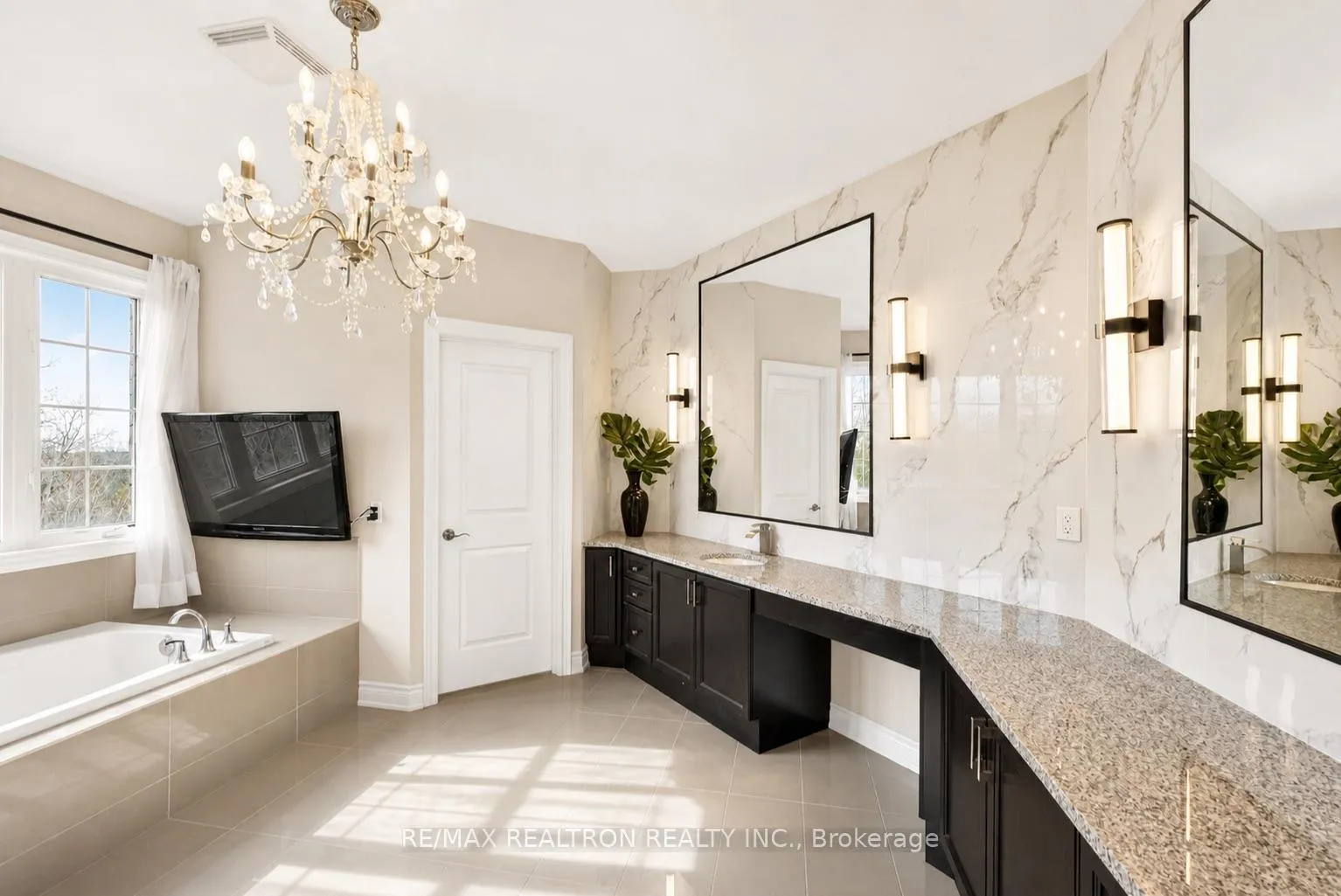 Photo 37 of 228 Upper Post Road, Vaughan, Patterson — HOMEH