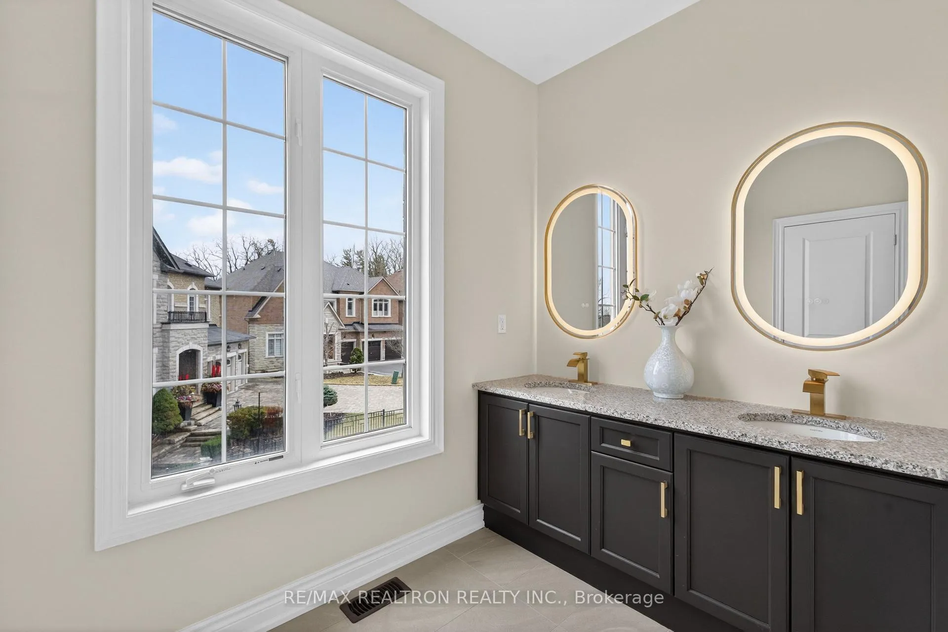 Photo 43 of 228 Upper Post Road, Vaughan, Patterson — HOMEH