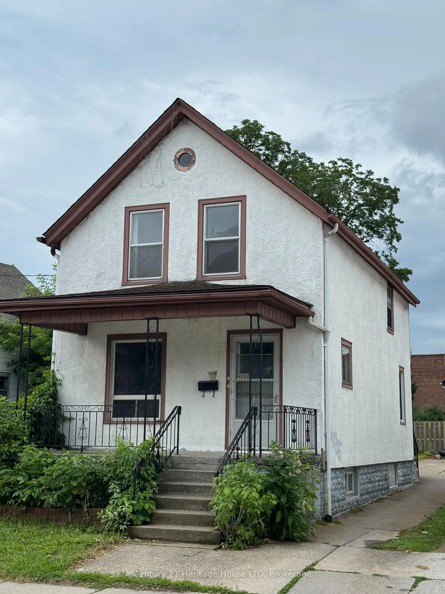 Photo 1 of 4688 Ryerson Crescent, Niagara Falls, Downtown — HOMEH