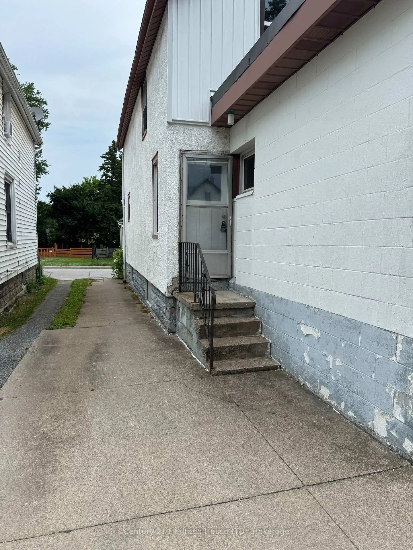 Photo 2 of 4688 Ryerson Crescent, Niagara Falls, Downtown — HOMEH