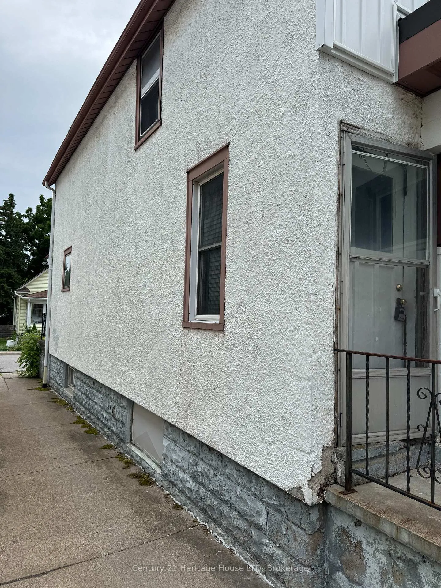 Photo 3 of 4688 Ryerson Crescent, Niagara Falls, Downtown — HOMEH