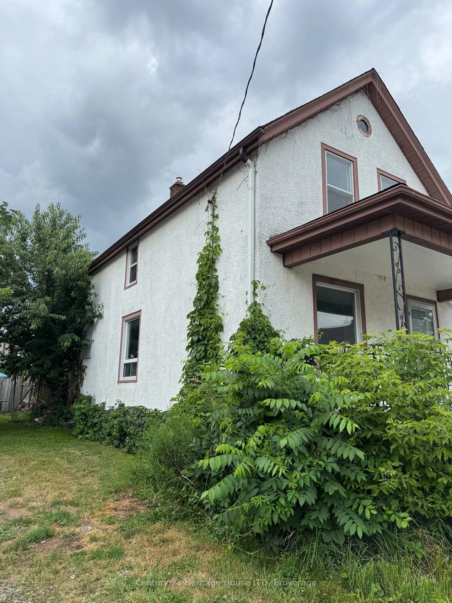 Photo 4 of 4688 Ryerson Crescent, Niagara Falls, Downtown — HOMEH