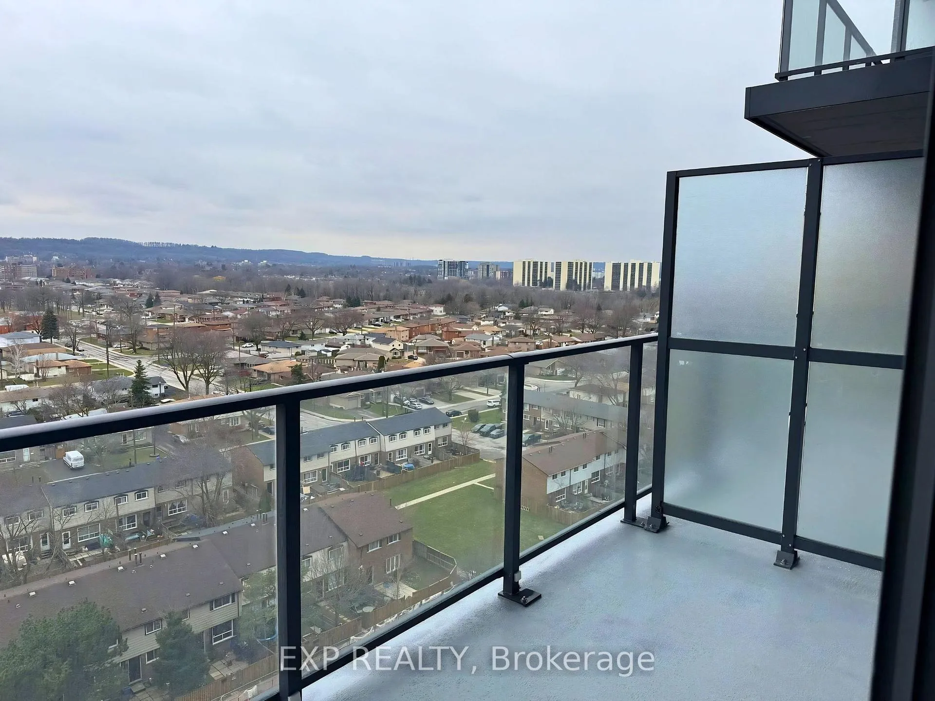 Photo 3 of Unit 1019, 2782 Barton Street E, Hamilton, Riverdale — HOMEH
