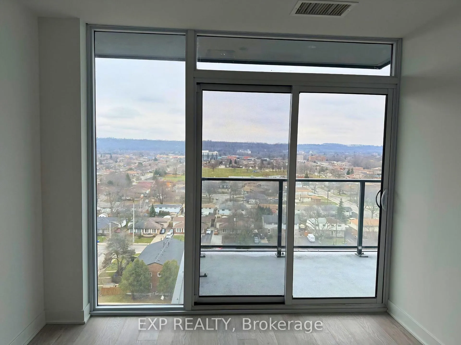 Photo 11 of Unit 1019, 2782 Barton Street E, Hamilton, Riverdale — HOMEH