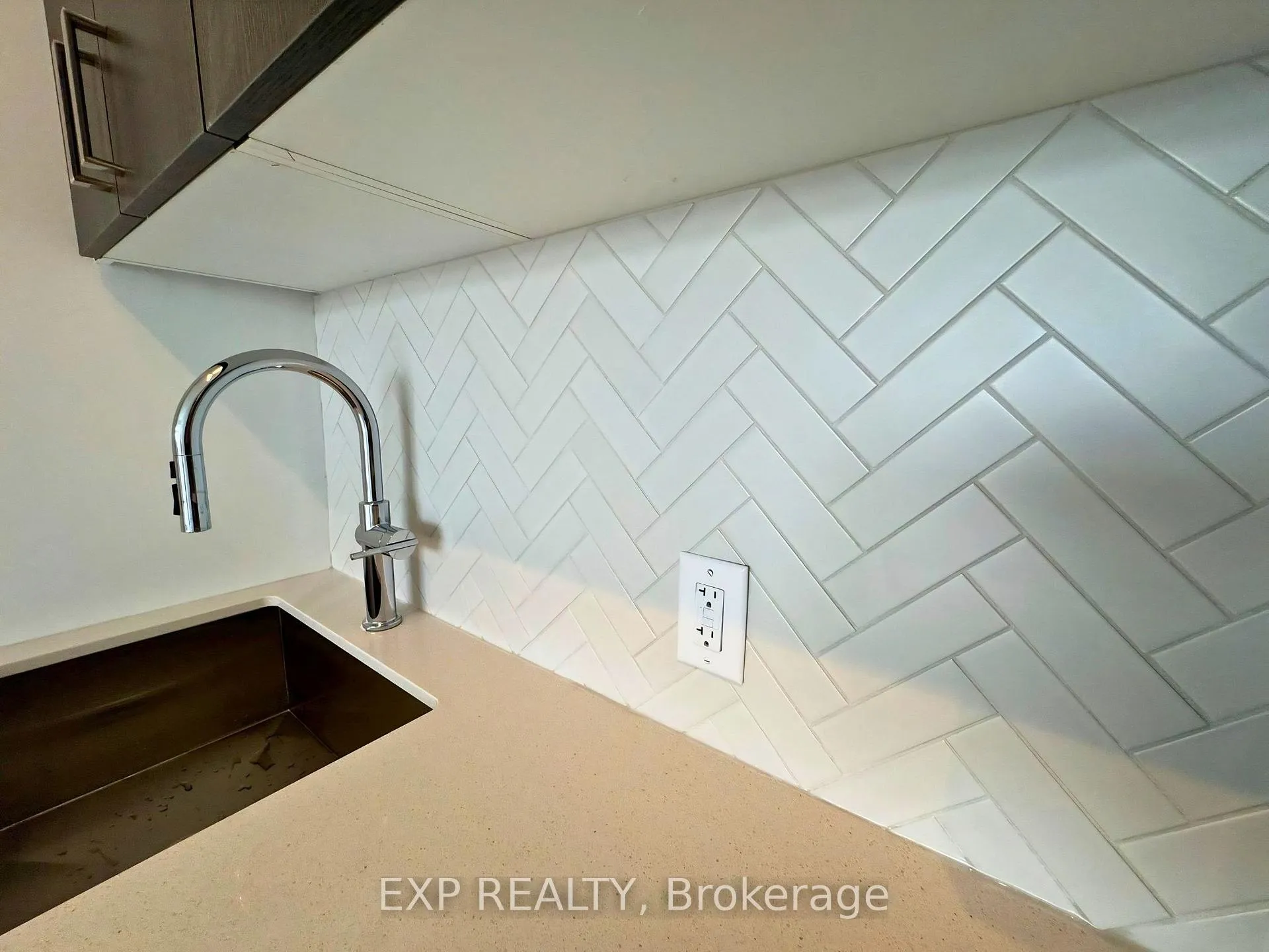 Photo 12 of Unit 1019, 2782 Barton Street E, Hamilton, Riverdale — HOMEH