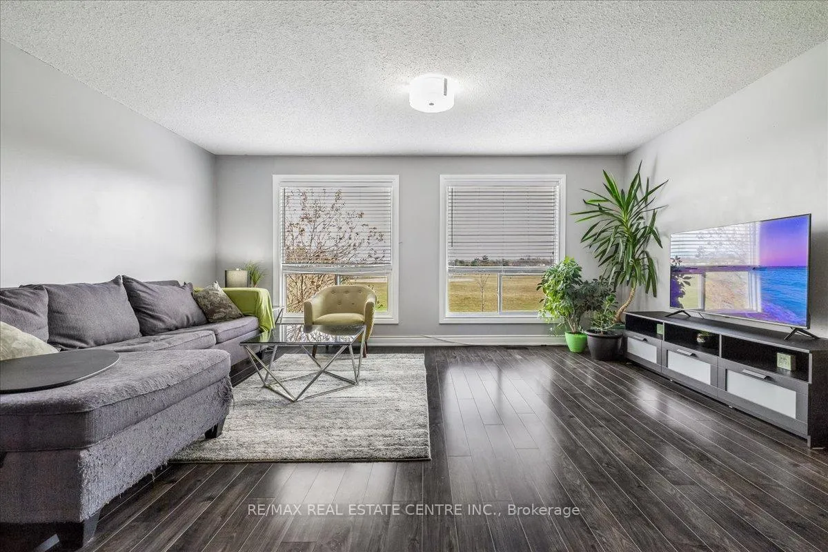 Photo 3 of Unit 49, 1155 Paramount Drive, Hamilton, Stoney Creek Mountain — HOMEH