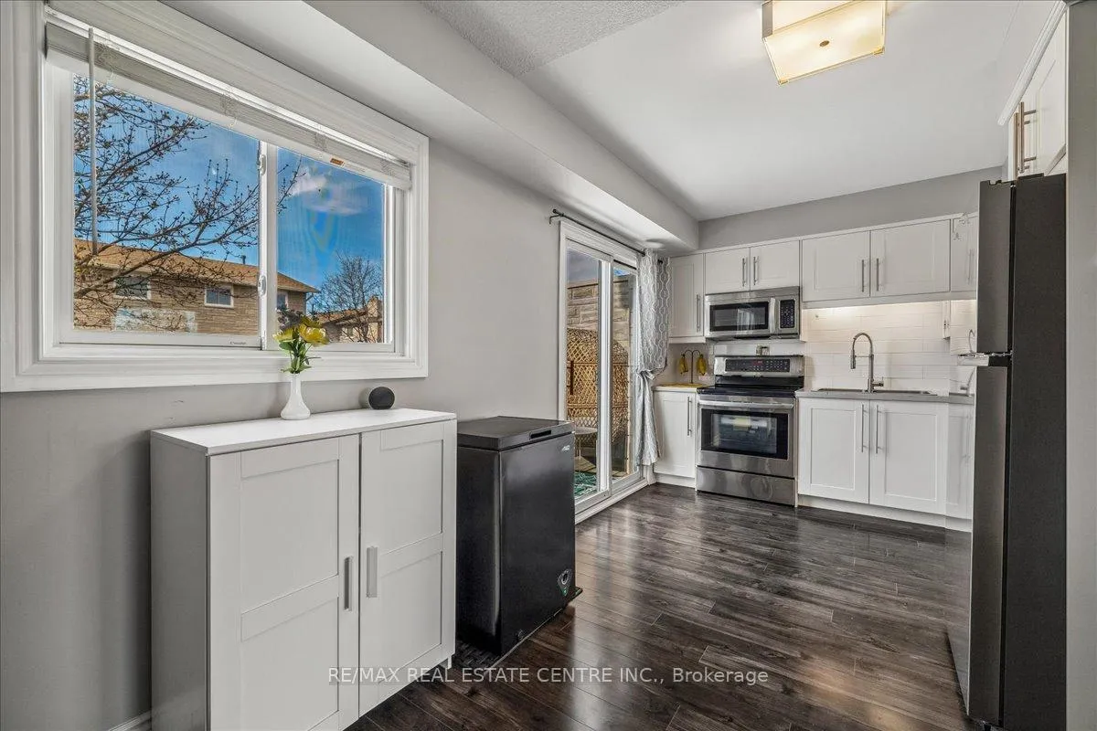 Photo 11 of Unit 49, 1155 Paramount Drive, Hamilton, Stoney Creek Mountain — HOMEH