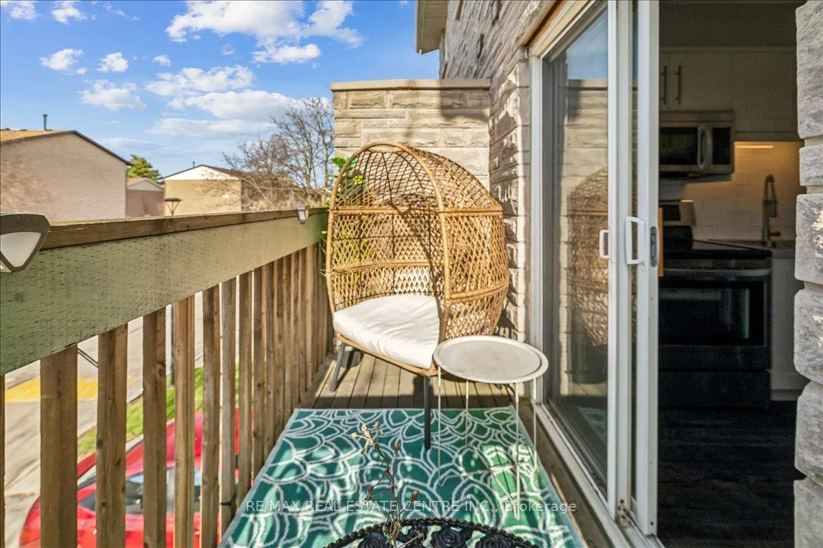 Photo 14 of Unit 49, 1155 Paramount Drive, Hamilton, Stoney Creek Mountain — HOMEH
