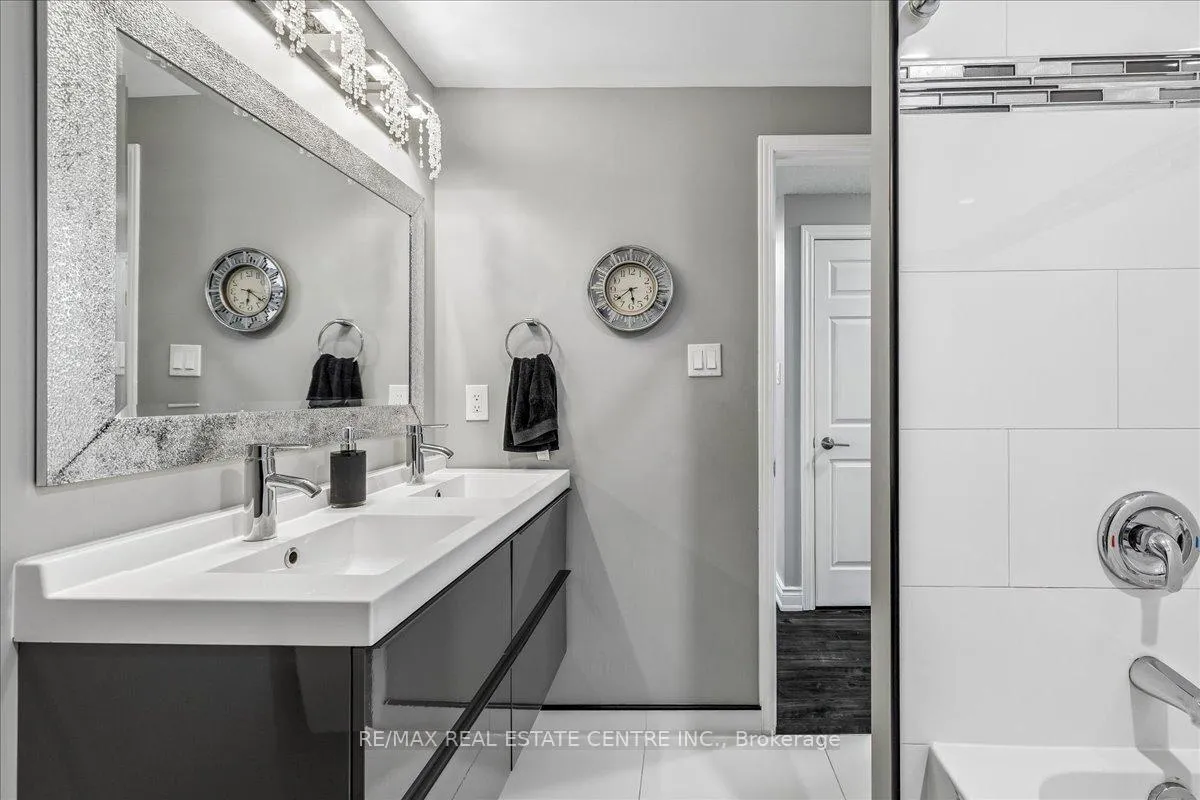 Photo 23 of Unit 49, 1155 Paramount Drive, Hamilton, Stoney Creek Mountain — HOMEH